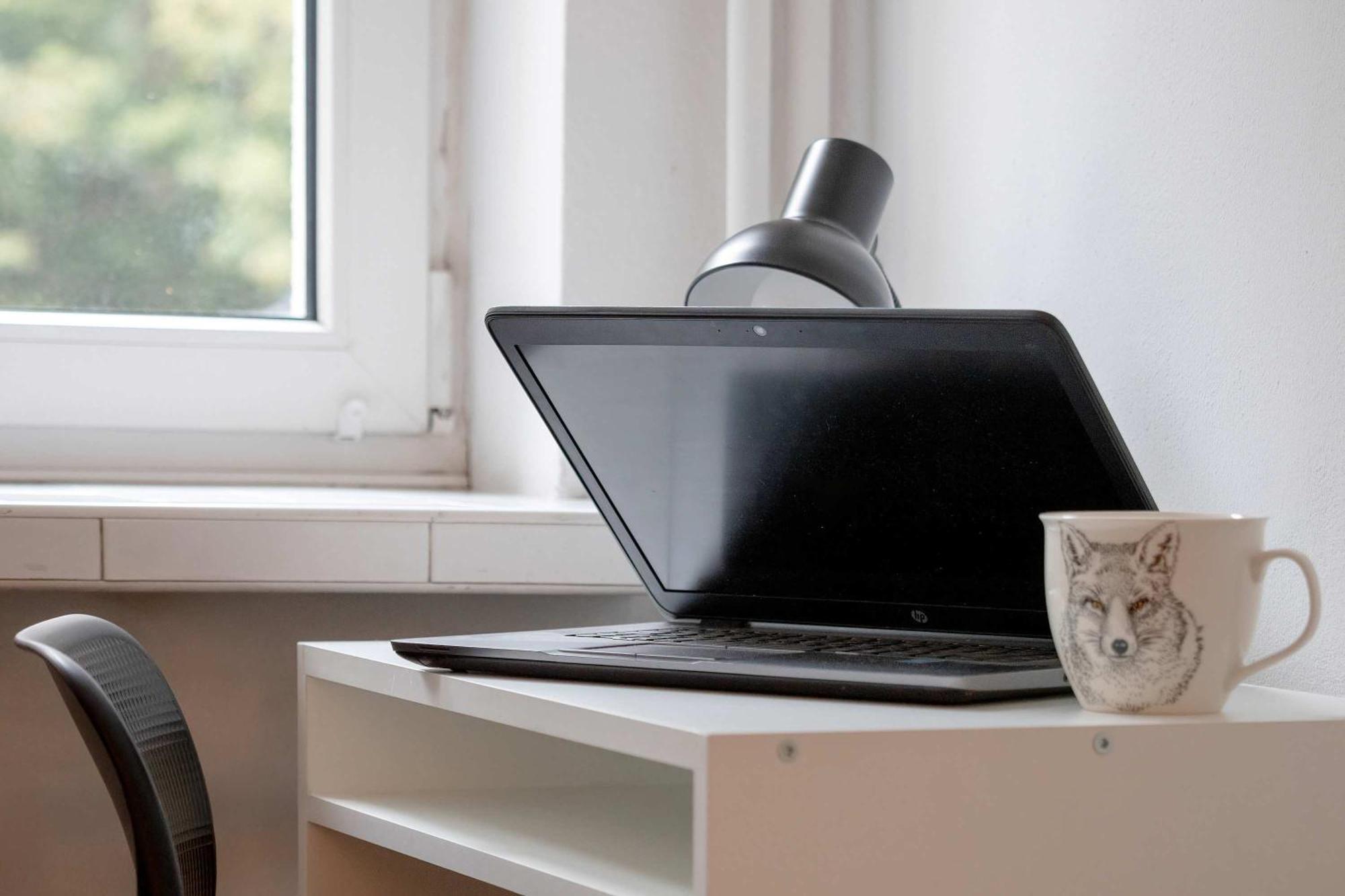 Merliniego Trendy With Desk By Renters Lägenhet *